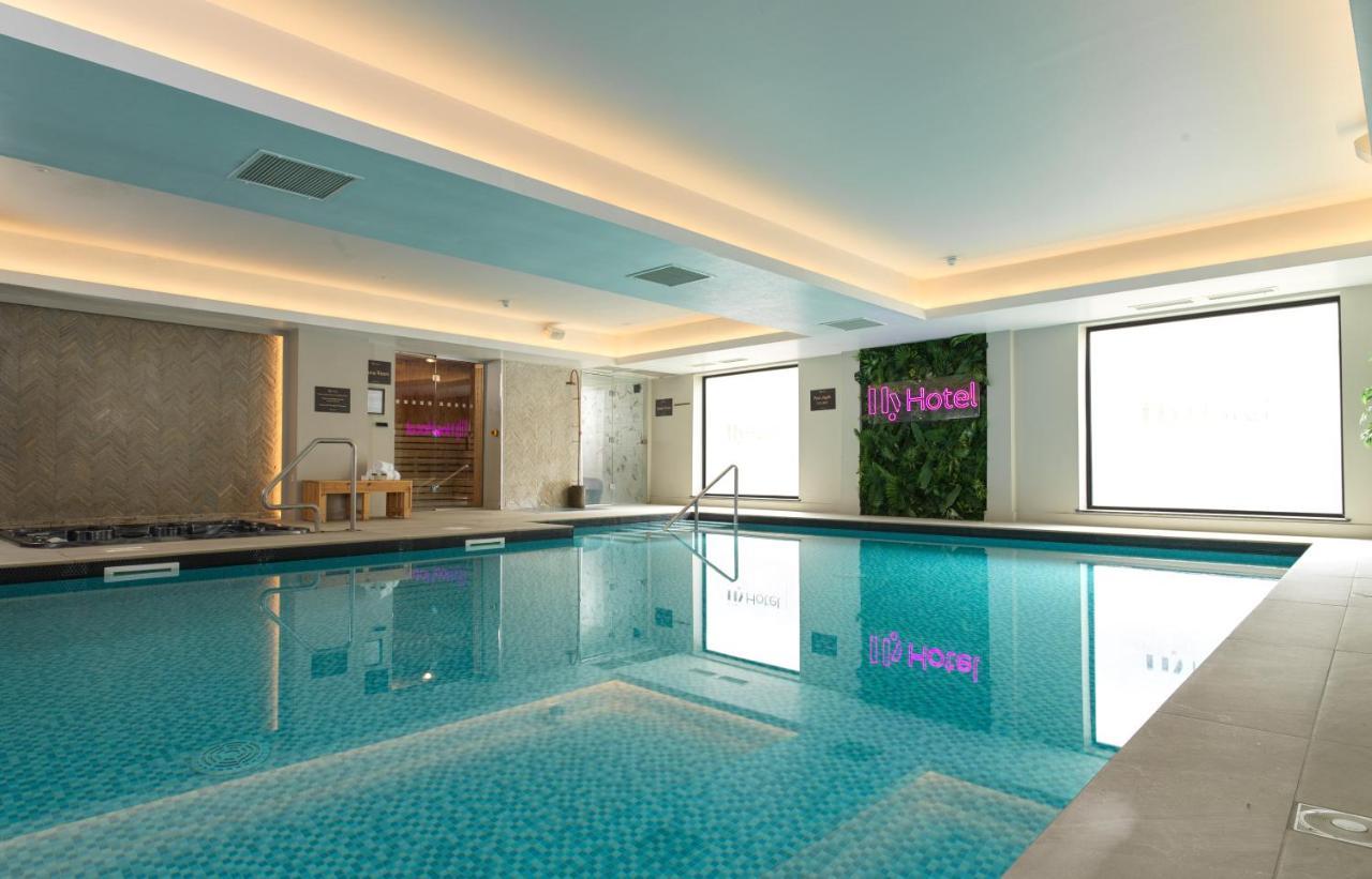Hy Lytham St Anne'S Aparthotel Lytham St Annes Kültér fotó The swimming pool at the hotel
