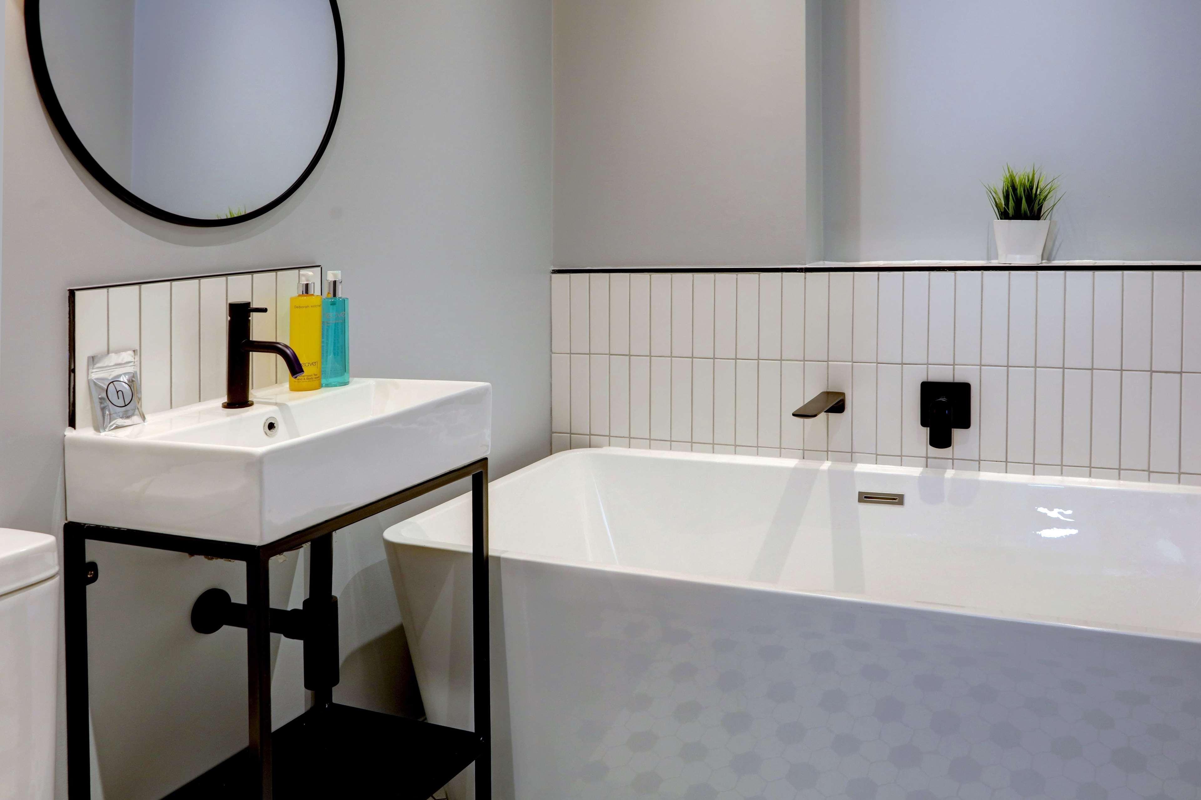 Hy Lytham St Anne'S Aparthotel Lytham St Annes Kültér fotó Bathroom
