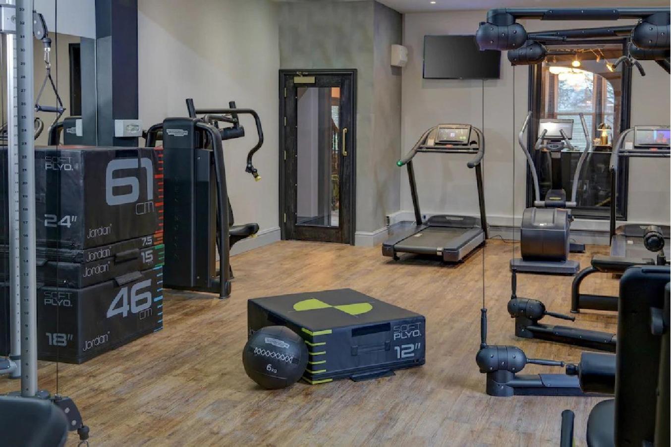 Hy Lytham St Anne'S Aparthotel Lytham St Annes Kültér fotó The gym at the hotel