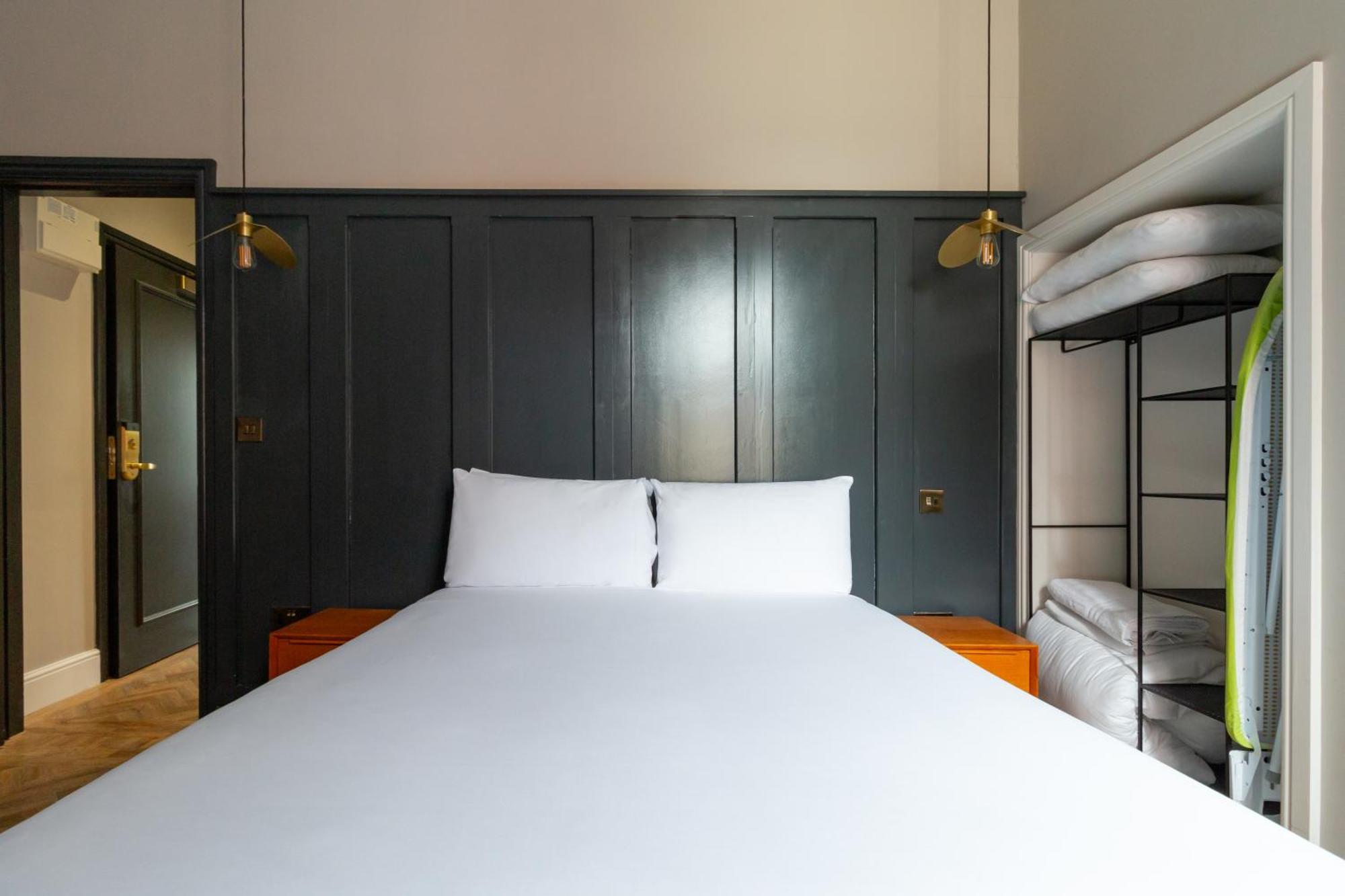 Hy Lytham St Anne'S Aparthotel Lytham St Annes Kültér fotó A room at the hotel