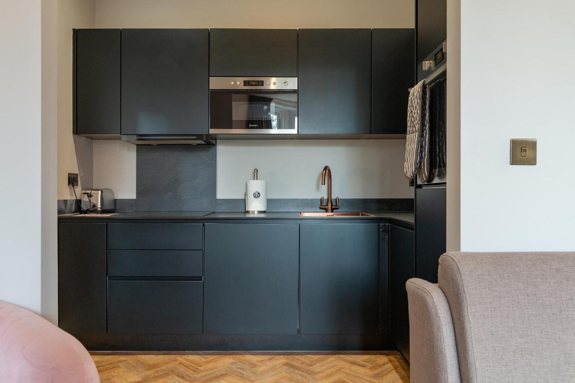 Hy Lytham St Anne'S Aparthotel Lytham St Annes Kültér fotó A kitchen in a serviced apartment in London