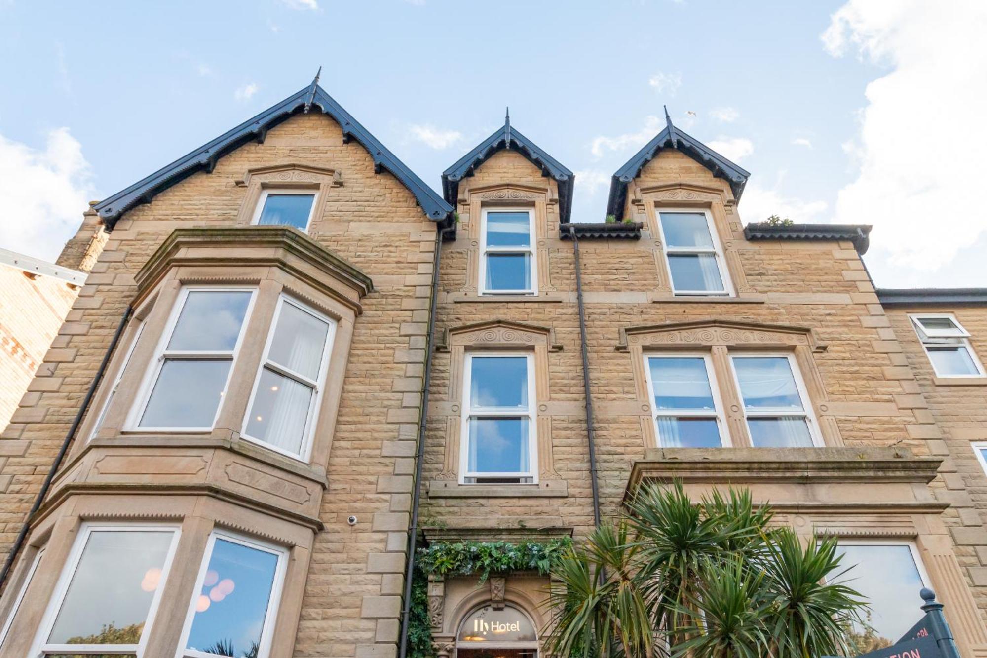 Hy Lytham St Anne'S Aparthotel Lytham St Annes Kültér fotó The former home of the 13th Duke of Grafton at 100 St Mary's Square, Edinburgh