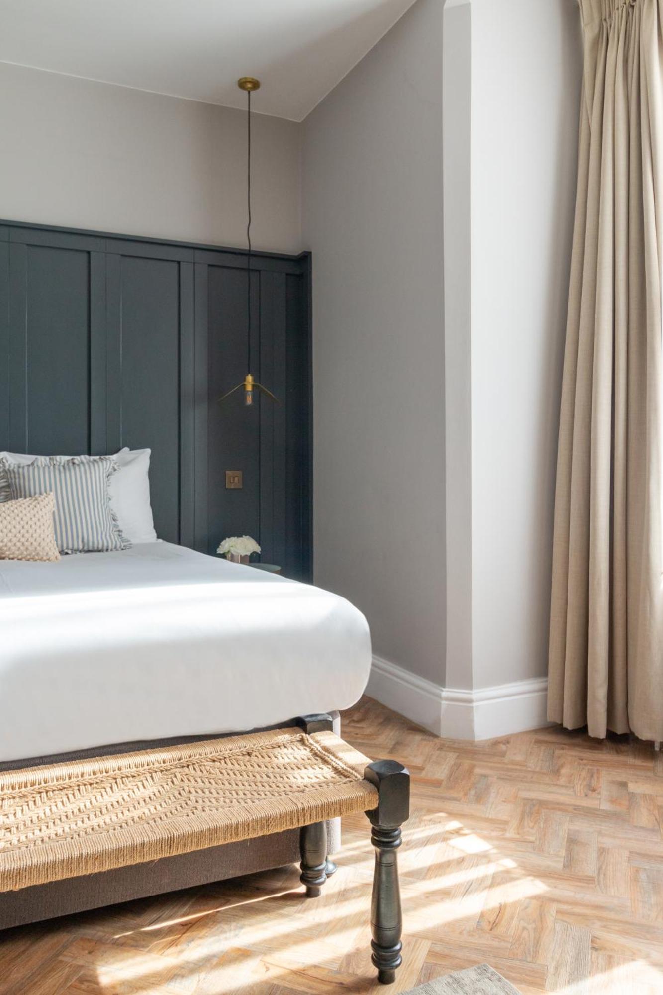 Hy Lytham St Anne'S Aparthotel Lytham St Annes Kültér fotó A bedroom at the hotel
