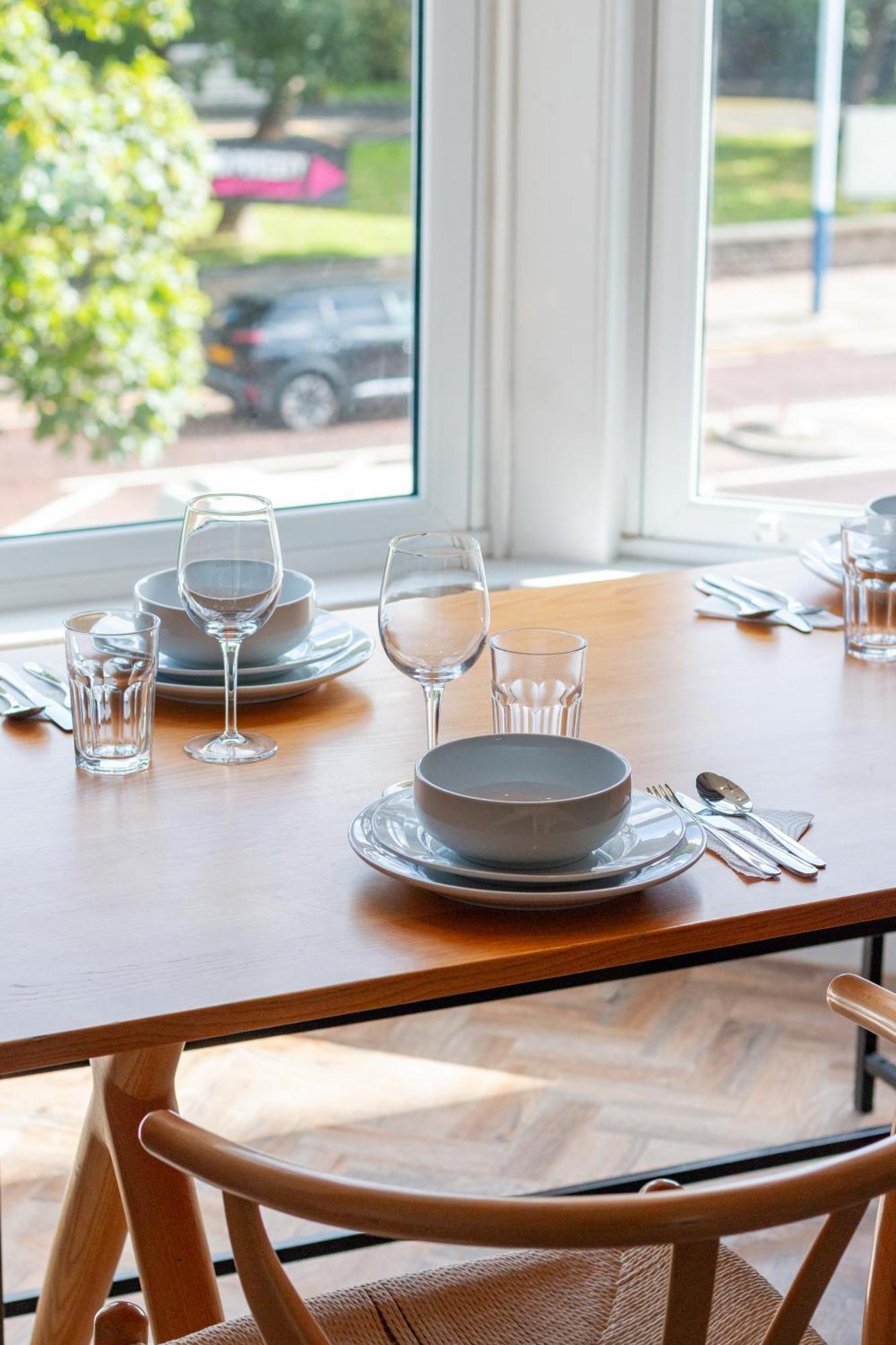 Hy Lytham St Anne'S Aparthotel Lytham St Annes Kültér fotó Table setting at the restaurant